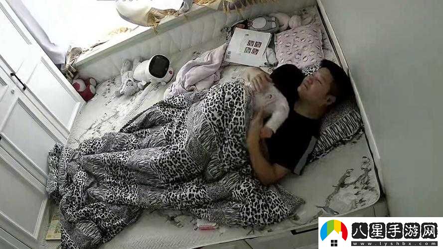 寶寶對準自己坐下來(lái)爸爸