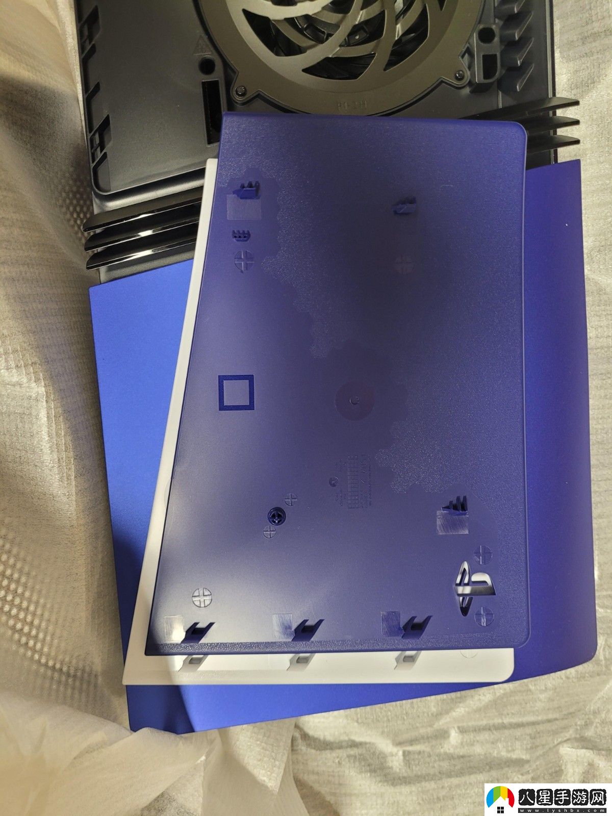 據報道索尼PS5 Slim主機蓋與PS5 Pro不兼容