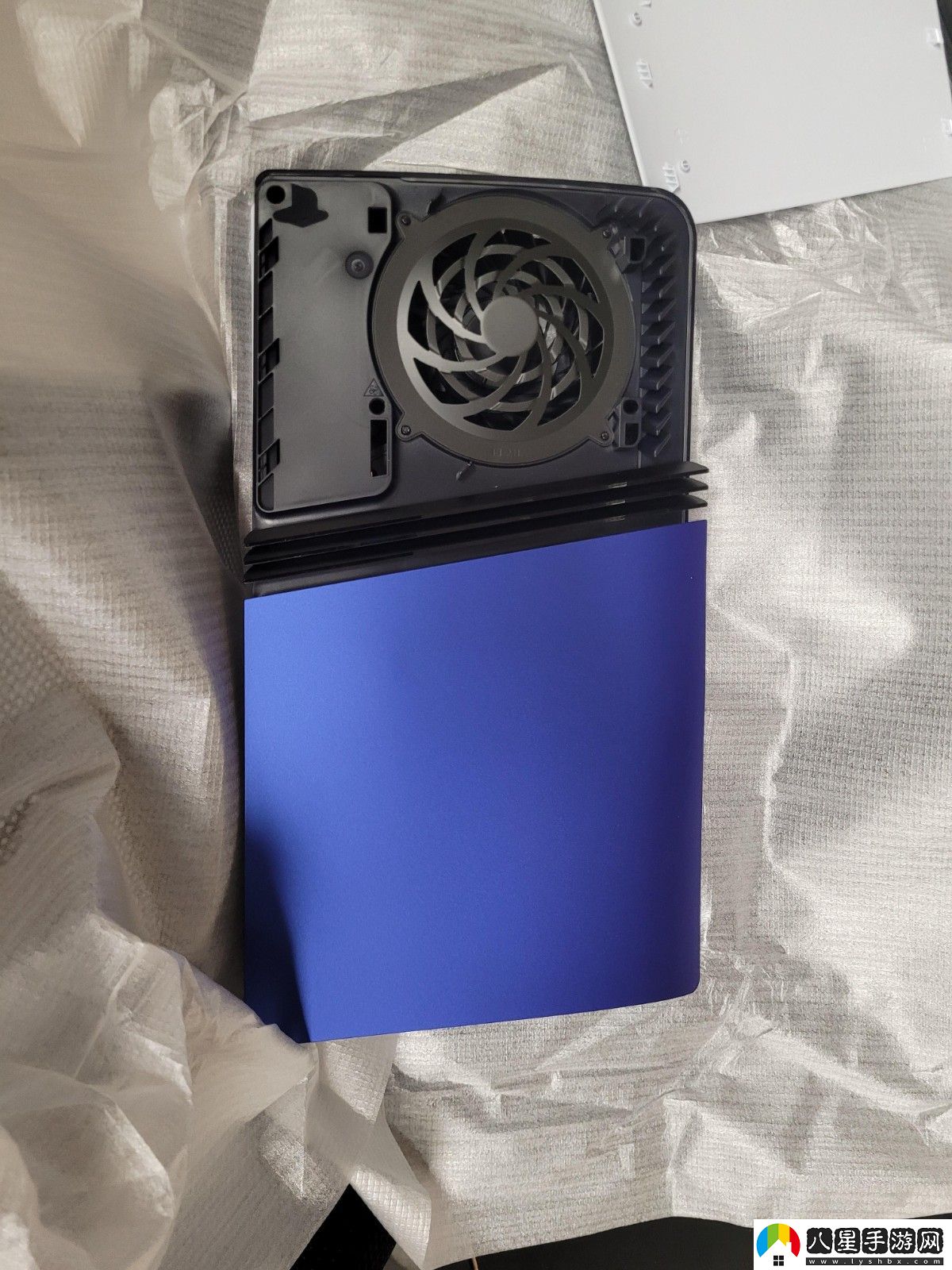 據報道索尼PS5 Slim主機蓋與PS5 Pro不兼容