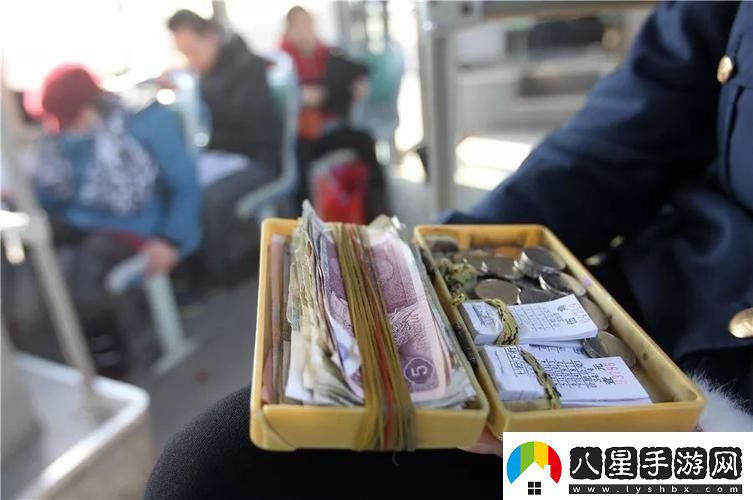 公交車(chē)上售票員用B驗票墨網(wǎng)民熱議的新焦點(diǎn)