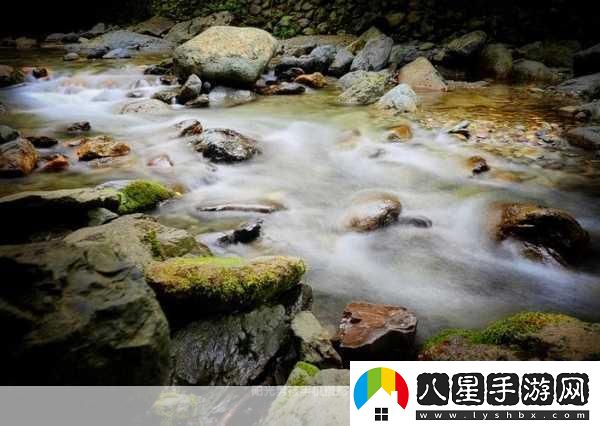 黃龍風(fēng)景區溪水潺潺的秘密