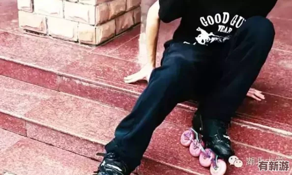 男生和女生拆拆很痛的輪滑鞋！某知名明星被曝光在街頭上摔倒原因竟然是因為這雙輪滑鞋設計不合理