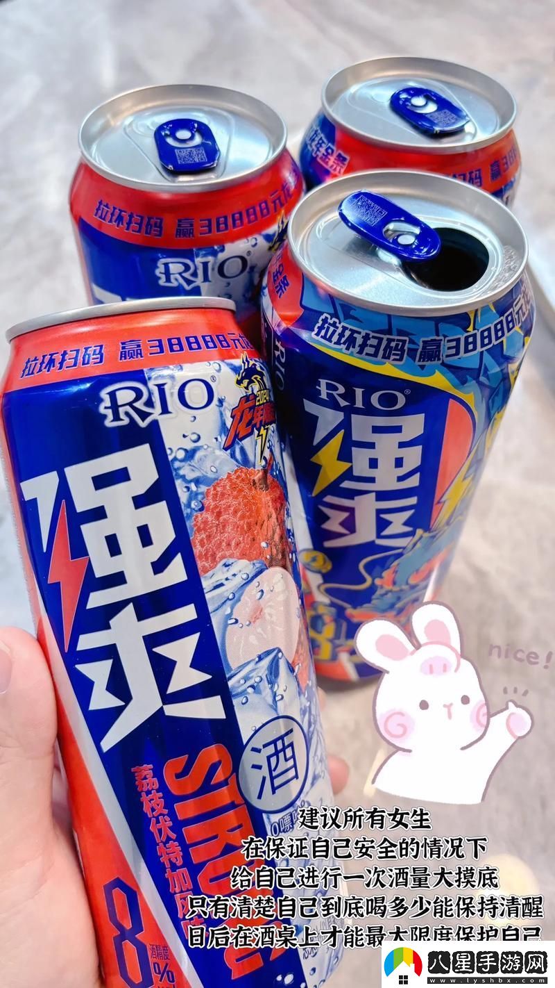 ?；ü槐粡娝?></p><p>這段視頻吸引了大量觀(guān)看和評論，大家紛紛在社交平臺上發(fā)表見(jiàn)解。有網(wǎng)友戲稱(chēng)：“這個(gè)公交車(chē)簡(jiǎn)直是流量密碼，?；ǖ镊攘o(wú)人能擋！”也有網(wǎng)友調侃道：“這不是公交車(chē)，這明明是接待明星的專(zhuān)車(chē)??！”人們不僅被?；ǖ拿利惡陀H和力吸引，更在議論中感慨公共交通的別樣溫暖。</p><p>在這段視頻中，?；ㄓ锰鹈赖男θ莺陀押玫膽B(tài)度化解了擁擠車(chē)廂帶來(lái)的不適感，反而讓人感受到了與人之間的溫情。一些常年乘坐公交的乘客對此深有體會(huì )，他們表示，公交車(chē)是城市生活的一部分，誰(shuí)能想到這樣平凡的場(chǎng)景中，竟然能綻放出如此真實(shí)動(dòng)人的美麗。</p><p>社交媒體的火熱討論，也引發(fā)了人們對于公共交通文化的思考。在快節奏的生活中，人們往往忽視了與陌生人之間的互動(dòng)，也許正是這種親切的交流，能夠讓原本冰冷的城市生活多一份溫暖。</p>            </div>
            <div   class=