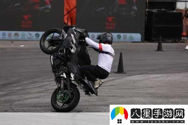 極限星球特技手震撼來(lái)襲！硬核摩托挑戰你的駕駛極限