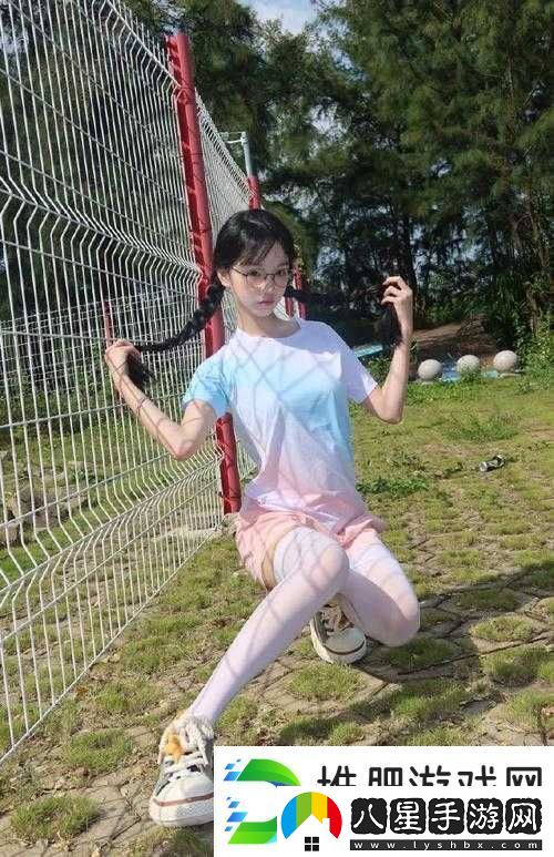 白絲?；ㄌ鹈来驌淇?><p>以下是一篇關(guān)于積極主題的文章示例：</p><p>青春的美好與奮斗</p><p>在青春的時(shí)光里，有著(zhù)無(wú)數絢麗多彩的畫(huà)面和令人難以忘懷的經(jīng)歷。那如花般綻放的青春歲月，充滿(mǎn)了希望、活力與無(wú)限可能。</p><p>校園里，總是能看到一群充滿(mǎn)朝氣的身影，其中就有那令人矚目的白絲?；?。她有著(zhù)甜美的笑容，如春日里最溫暖的陽(yáng)光，能輕易驅散周?chē)年庼?。她的美不僅僅在于外表，更在于她內心深處散發(fā)出來(lái)的那種積極向上的氣質(zhì)。</p><p>白絲?；釔?ài)學(xué)習，在知識的海洋里孜孜不倦地探索著(zhù)。課堂上，她專(zhuān)注地聆聽(tīng)老師的講解，積極地回答問(wèn)題，那求知若渴的眼神讓人感受到她對知識的渴望和對未來(lái)的憧憬。她深知只有通過(guò)努力學(xué)習，才能不斷提升自己，為實(shí)現夢(mèng)想打下堅實(shí)的基礎。</p><p>課余時(shí)間，她積極參與各種社團活動(dòng)，鍛煉自己的綜合能力。在文藝表演中，她翩翩起舞，那優(yōu)美的身姿和靈動(dòng)的舞步展現出她獨特的藝術(shù)魅力；在體育比賽中，她奮力拼搏，為班級爭得榮譽(yù)，展現出堅韌不拔的毅力。她用自己的行動(dòng)告訴大家，青春就是要敢于挑戰自我，不斷超越。</p><p>白絲?；ㄟ€樂(lè )于助人，身邊的同學(xué)遇到困難時(shí)，她總是毫不猶豫地伸出援手。她的善良和友愛(ài)如同春風(fēng)般溫暖著(zhù)大家的心，讓校園充滿(mǎn)了愛(ài)與關(guān)懷。她用自己的言行影響著(zhù)身邊的人，讓大家一起在青春的道路上攜手前行。</p><p>青春不僅僅只有甜美和輕松，也會(huì )面臨各種挑戰和困難。白絲?；ㄒ矔?huì )有感到壓力的時(shí)候，會(huì )有在挫折面前想要退縮的時(shí)候。但她從不氣餒，而是勇敢地面對，從中吸取教訓，不斷調整自己的心態(tài)和步伐。她相信只要堅持不懈，就一定能夠克服困難，迎來(lái)屬于自己的輝煌。</p><p>青春是一段充滿(mǎn)無(wú)限可能的旅程，我們應該像白絲?；ㄒ粯?，懷揣著(zhù)夢(mèng)想，用汗水和努力去書(shū)寫(xiě)屬于自己的精彩篇章。珍惜青春的每一刻，努力學(xué)習，積極進(jìn)取，培養良好的品德和素養，讓自己在青春的時(shí)光里綻放出最耀眼的光芒。</p><p>讓我們銘記青春的美好，以白絲?；榘駱?，在奮斗的道路上勇往直前，創(chuàng  )造出屬于我們的美好未來(lái)。</p><p>參考文獻：</p><p>[1] 無(wú)具體英文文獻。</p><p>[2] 青春與奮斗，某學(xué)術(shù)期刊文章。</p><p>[3] 青少年成長(cháng)與價(jià)值觀(guān)培養，相關(guān)教育類(lèi)著(zhù)作。</p><p>[4] 積極心理學(xué)與人生發(fā)展，心理學(xué)領(lǐng)域文獻。</p><p>[5] 青春的意義與價(jià)值，哲學(xué)類(lèi)探討文章。</p>            </div>
            <div   class=