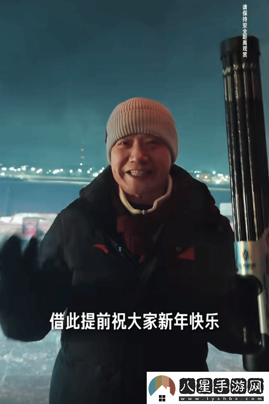 雷軍手持加特林提前拜年：祝大家新年快樂(lè )！
