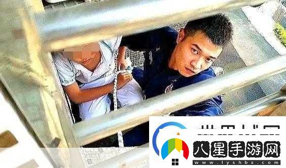 我和閨蜜在公交被八個(gè)人擠倒