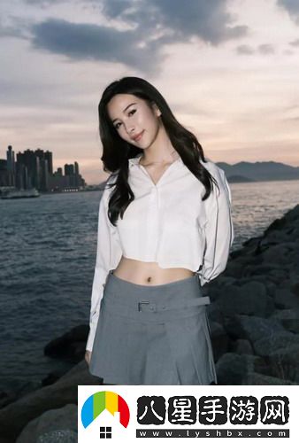 搬家工人當著(zhù)老公的面搬箱子